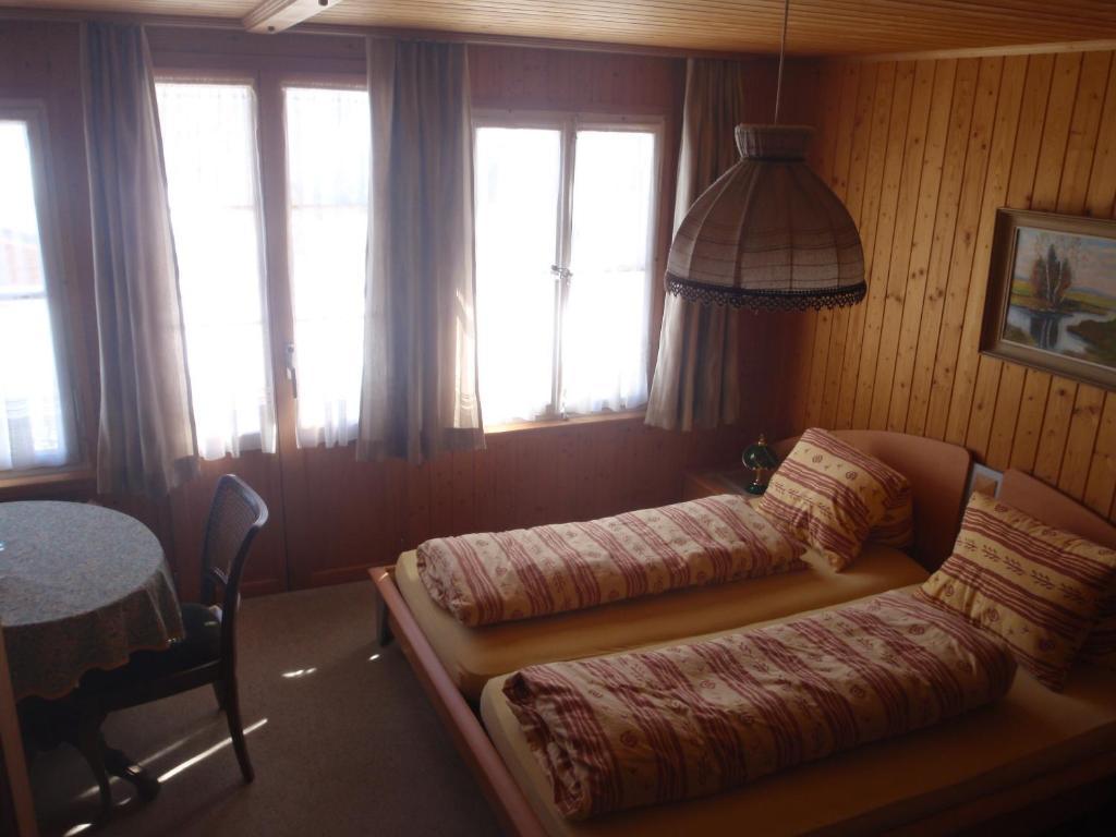 Hotel Alpenrose Saxeten Стая снимка